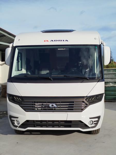 Adria SONIC 700SL- 180cv Automática Foto 1