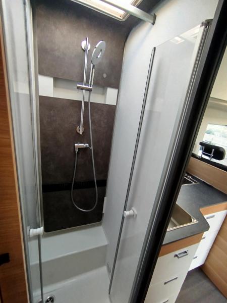 Adria SONIC 700SL- 180cv Automática Foto 18