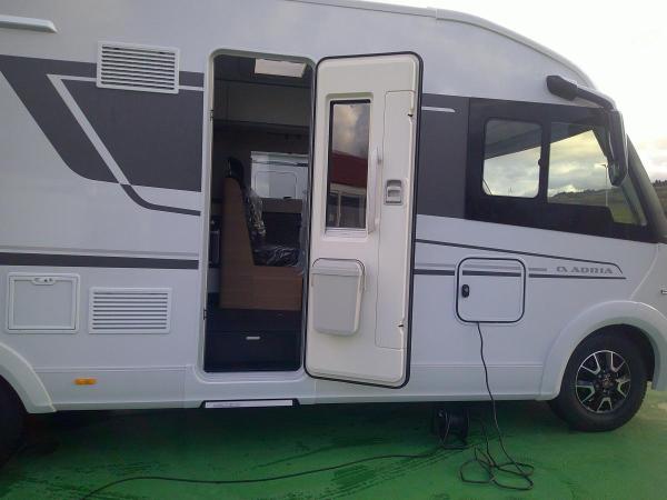 Foto  Adria SONIC PLUS 700SL 2